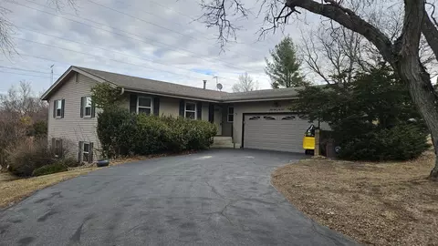 4864 Alpine Park Dr, Rockford, IL 61108