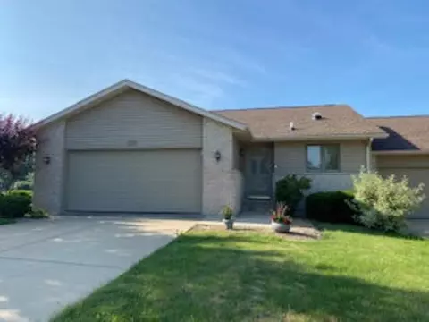 1911 Mustang Ct, Freeport, IL 61032