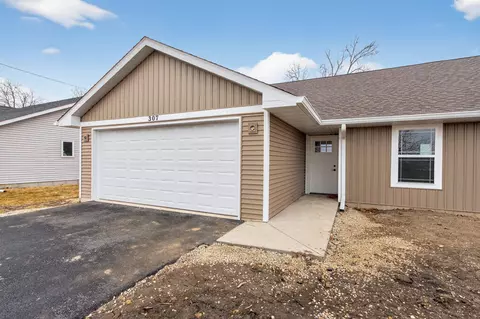 307 W South St, Durand, IL 61024