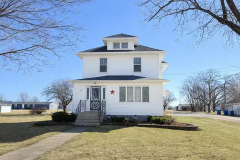 503 N Main St, Chadwick, IL 61014 photo 3