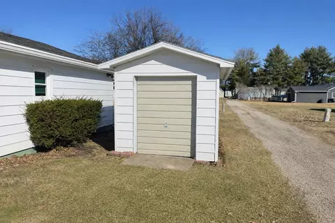 503 N Main St, Chadwick, IL 61014 photo 6