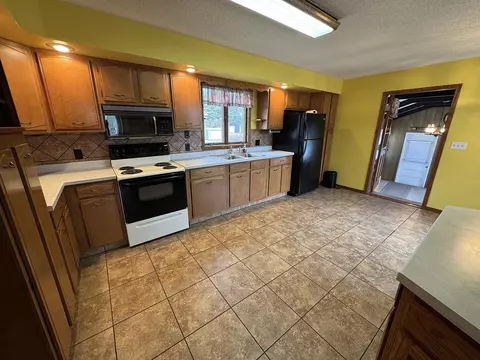 503 N Main St, Chadwick, IL 61014 photo 9