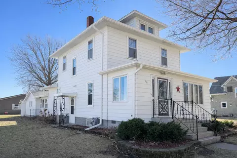 503 N Main St, Chadwick, IL 61014 photo 2