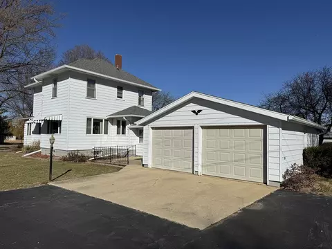 503 N Main St, Chadwick, IL 61014 photo 4