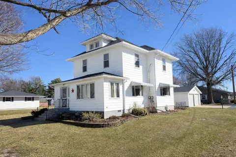 503 N Main St, Chadwick, IL 61014