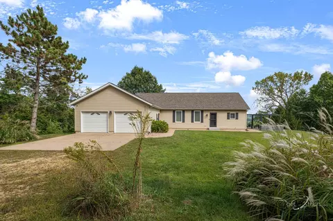9109 S Hanover Hill Rd, Hanover, IL 61041