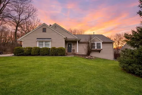 3833 Pepper Dr, Rockford, IL 61114