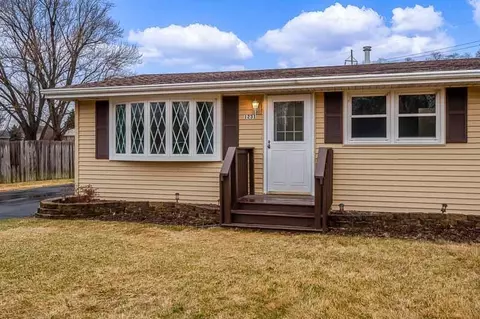 1231 Van Stone Dr, Machesney Park, IL 61115