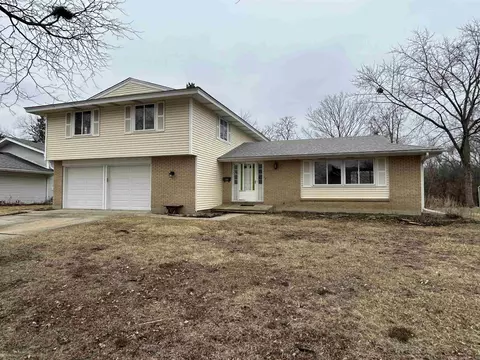 235 Quincy Ct, Schaumburg, IL 60193