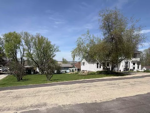 216 S Washington St, Elizabeth, IL 61028