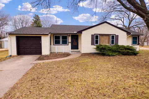 5003 Arlington St, Loves Park, IL 61111