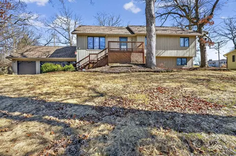 1731 S Demeter Dr, Freeport, IL 61032