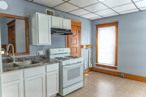 Kitchen - 302 E Prospect Ter, Freeport, IL 61032 photo 2 of 2