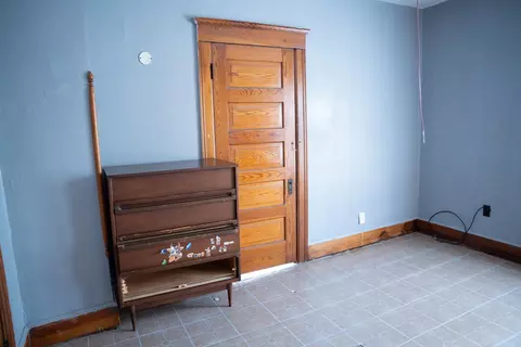 Bedroom - 302 E Prospect Ter, Freeport, IL 61032 photo 3 of 4
