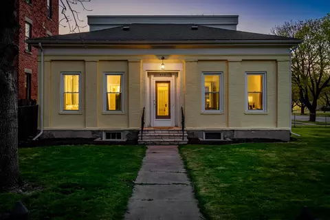 405 S 1st St, Rockford, IL 61104