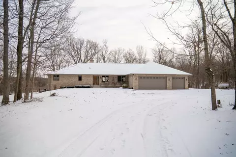 10343 N Girl Scout Rd, Stillman Valley, IL 61084