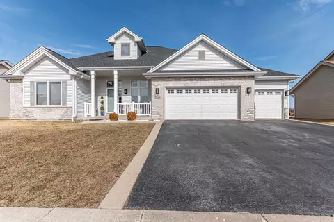 5627 Waters Bend Dr, Belvidere, IL 61008