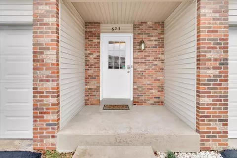 623 Southtowne Dr, Belvidere, IL 61008