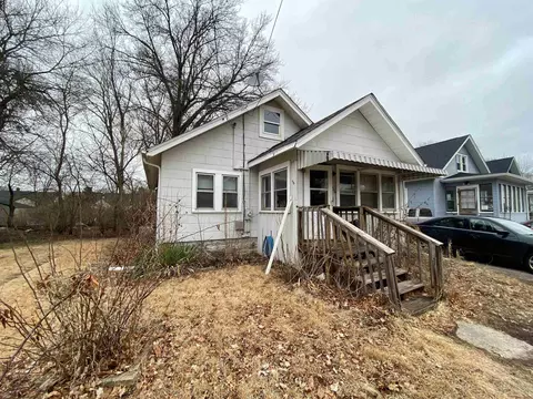306 River Ln, Loves Park, IL 61111