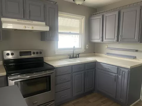 1478 S High Ave, Freeport, IL 61032 photo 4