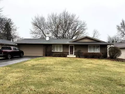914 Brookfield Rd, Rockford, IL 61107