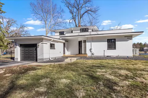 8239 Beach Dr, Rockford, IL 61103