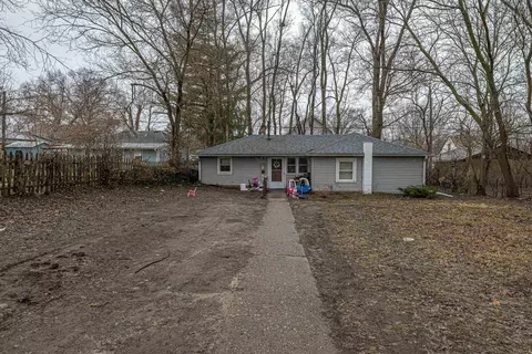 2935 Potter St, Rockford, IL 61109