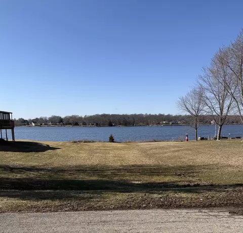 1551 Pier Dr, Lake Summerset, IL 61019