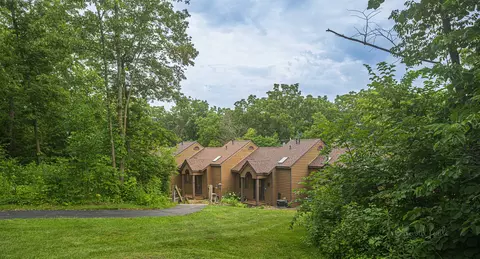 33 Creekwood Ln, Galena, IL 61036