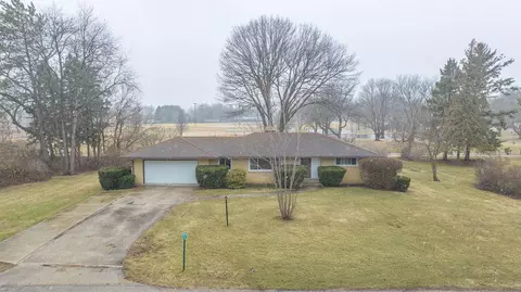 1854 N Weller Dr, Mount Morris, IL 61054