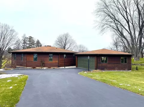 12544 Greensview Dr, Roscoe, IL 61073