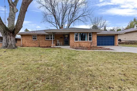 3704 Corbridge Ln, Rockford, IL 61107