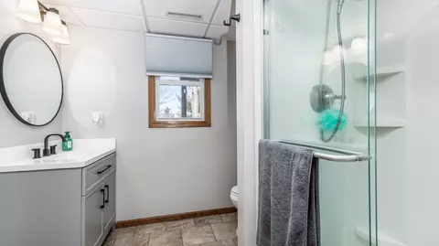 Bath - 322 Apache Ct, Galena, IL 61036 photo 2 of 2