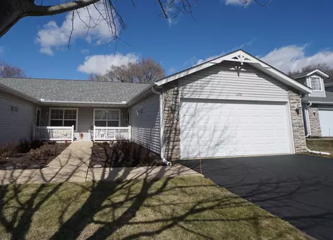 6520 Oak Crest Ln, Loves Park, IL 61111