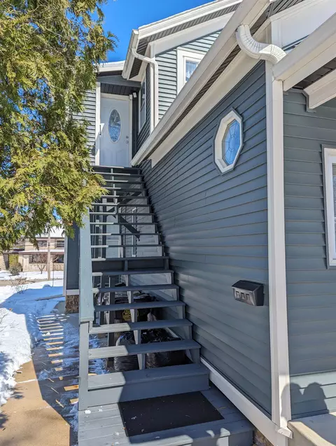 837 W Stephenson St, Freeport, IL 61032