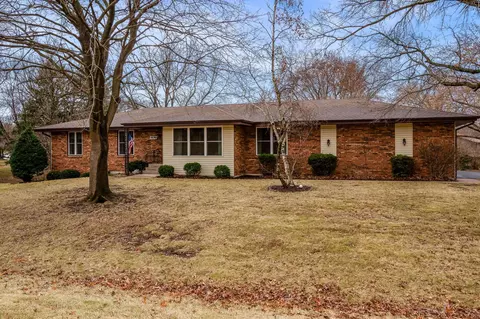 1570 Featherstone Rd, Rockford, IL 61107