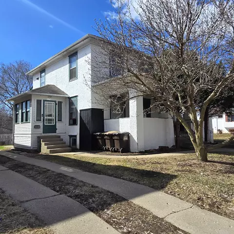 1173 W Pleasant St, Freeport, IL 61032