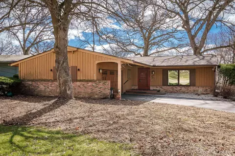 5005 Mohawk Rd, Rockford, IL 61107