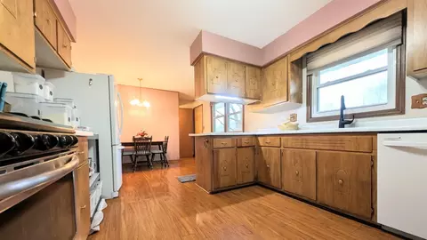 5790 Ada Dr, Roscoe, IL 61073 photo 8