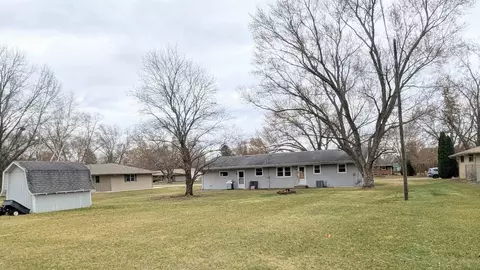 5790 Ada Dr, Roscoe, IL 61073 photo 3