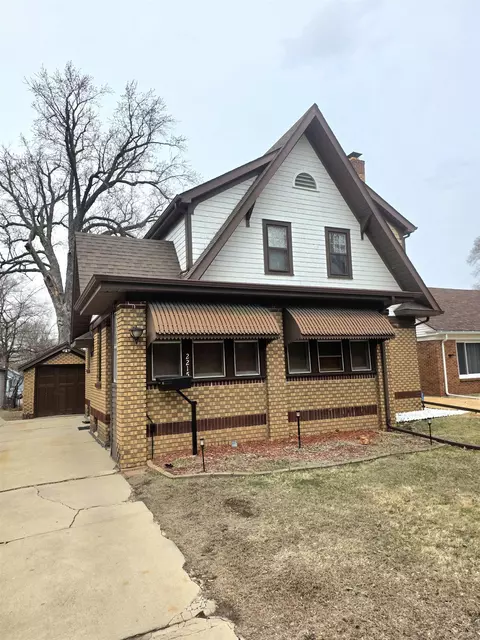 2215 Benderwirt Ave, Rockford, IL 61103