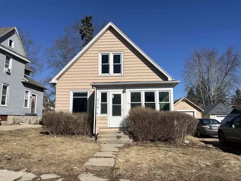 514 E Garden St, Freeport, IL 61032