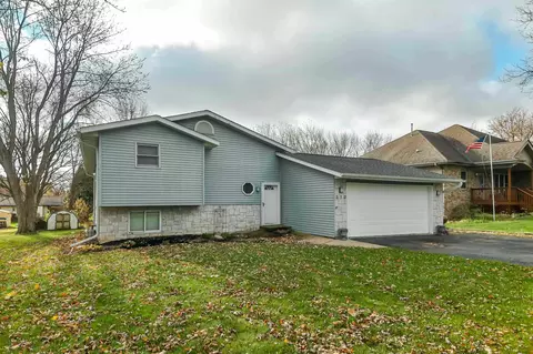 212 Briarcliff St, Poplar Grove, IL 61065