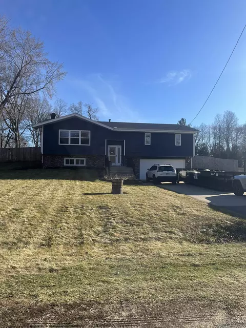 5651 Thompson Dr, Roscoe, IL 61073