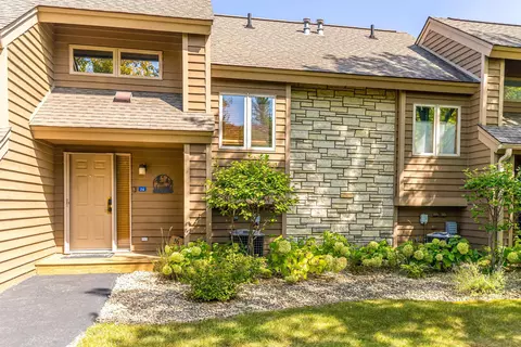 26 Poplar Rdige Dr, Galena, IL 61036