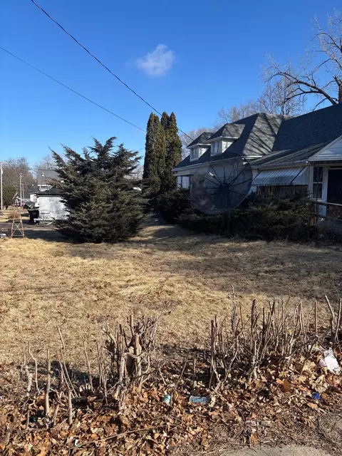 Exterior - 708 E Iroquois, Freeport, IL 61032 photo 2 of 3