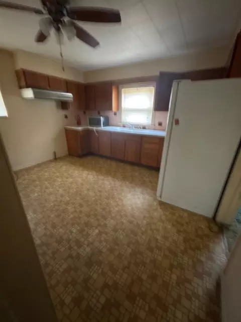 Entry Way - 708 E Iroquois, Freeport, IL 61032 photo 1 of 2