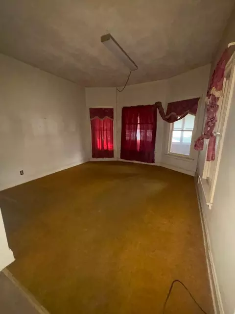 Living - 708 E Iroquois, Freeport, IL 61032 photo 1 of 2