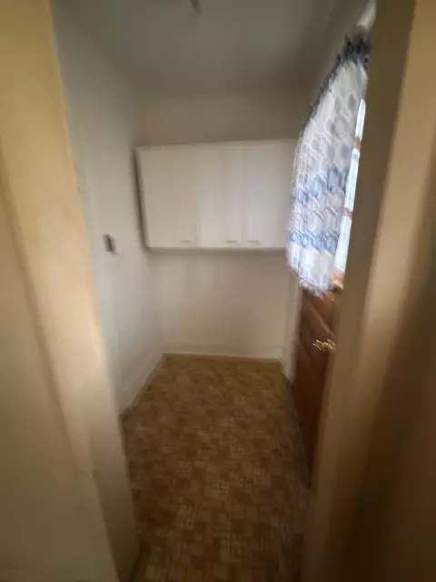 Entry Way - 708 E Iroquois, Freeport, IL 61032 photo 2 of 2