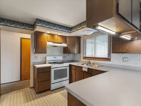 Kitchen - 840 Breckenboro Dr, Lake Summerset, IL 61019 photo 1 of 4